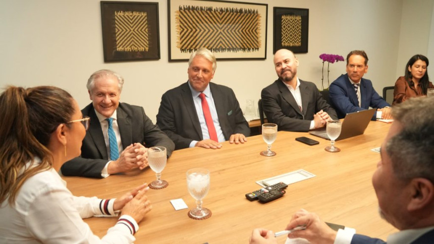 Inversionistas del sector hotelero se reúnen con representantes de la CAF y de la Senatur